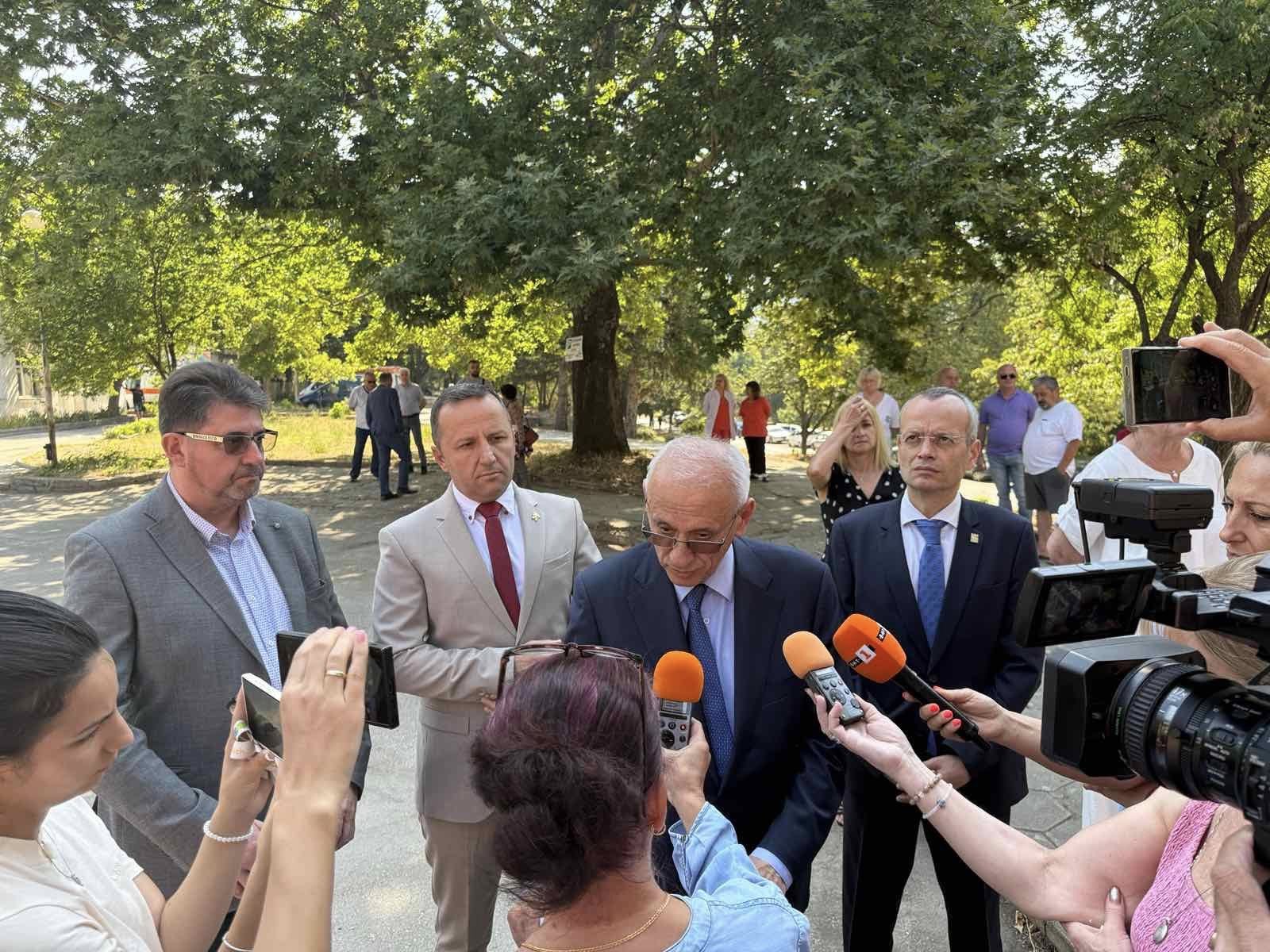 Областният управител Георги Динев бе официален гост на откриването на обновеното отделение по Трансфузионна хематология към МБАЛ- Благоевград Областният управител Георги Динев бе официален гост на откриването на обновеното отделение по Трансфузионна хематология към МБАЛ- Благоевград