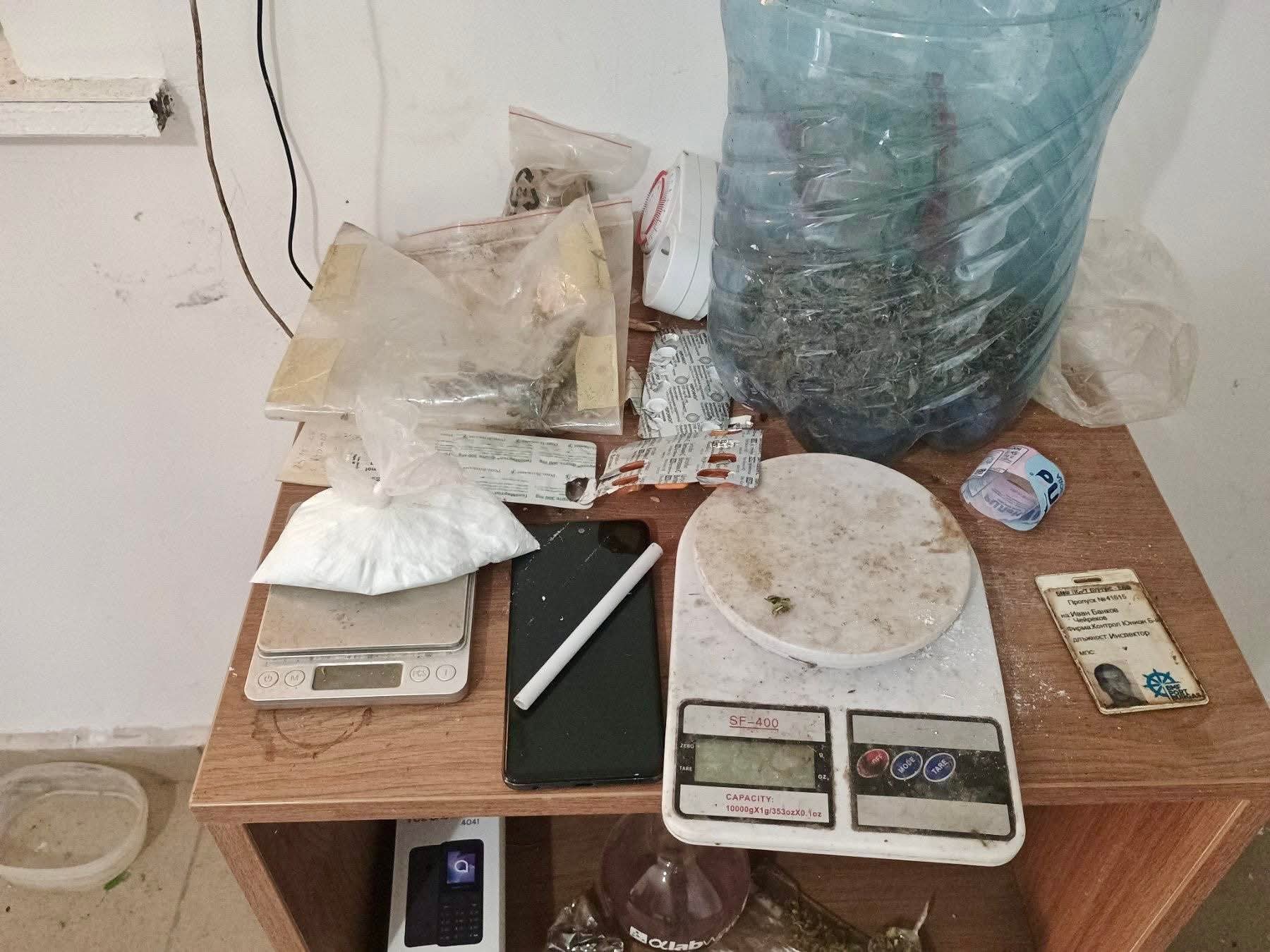Двама в ареста при акция на ГДБОП в Русе! Антимафиотите откриха оранжерия, суха маса марихуана и екстази