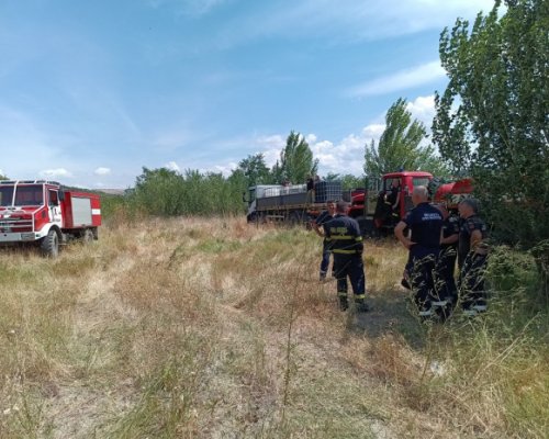 Булдозер тръгна срещу пожара край Дупница