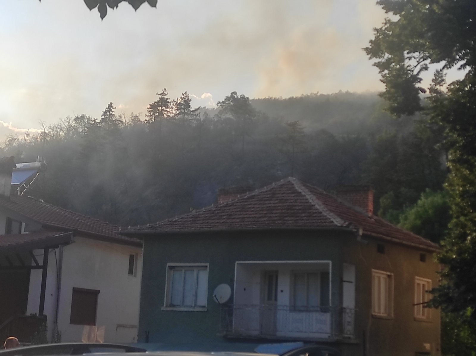 Огромен пожар в село Горно Спанчево: Огънят е в непосредствена близост до къщите Огромен пожар в село Горно Спанчево: Огънят е в непосредствена близост до къщите