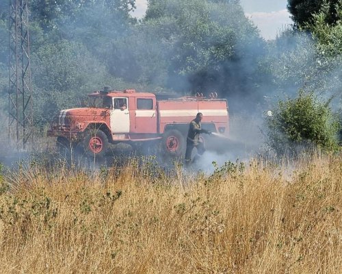 Голям пожар край Ямбол, 200 души евакуирани от събор