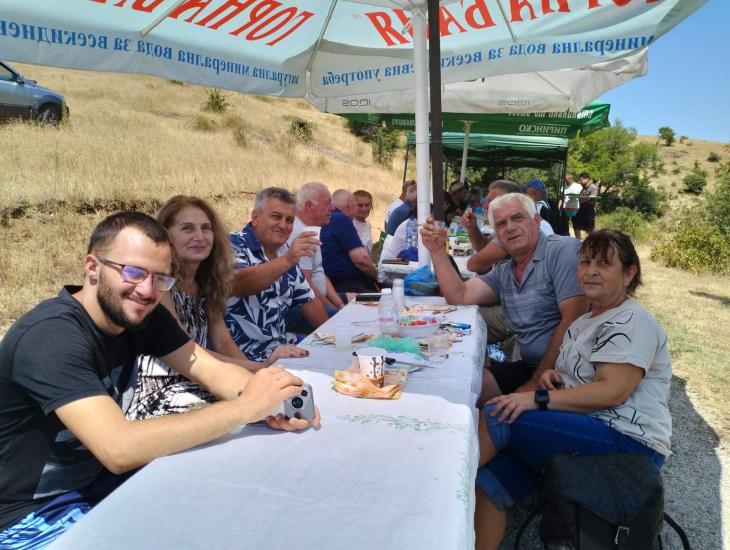 Илинден събра жители и гости край параклиса  Свети Илия  в село Ракитна
