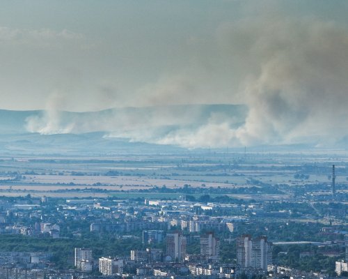Горят къщи в село Безден, община Костинброд