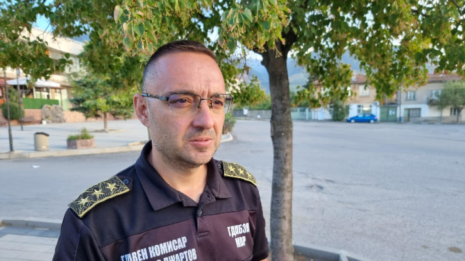 Овладян е пожарът в Костинброд, но още не е локализиран Овладян е пожарът в Костинброд, но още не е локализиран