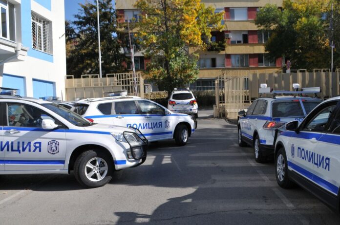 Два сигнала за кражби в Благоевград,  открадната чанта от автомобил и медни тръби от климатик