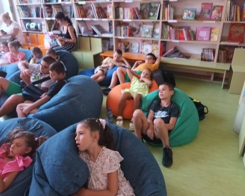 Детски усмивки и емоции с любими филми в библиотеката в Благоевград