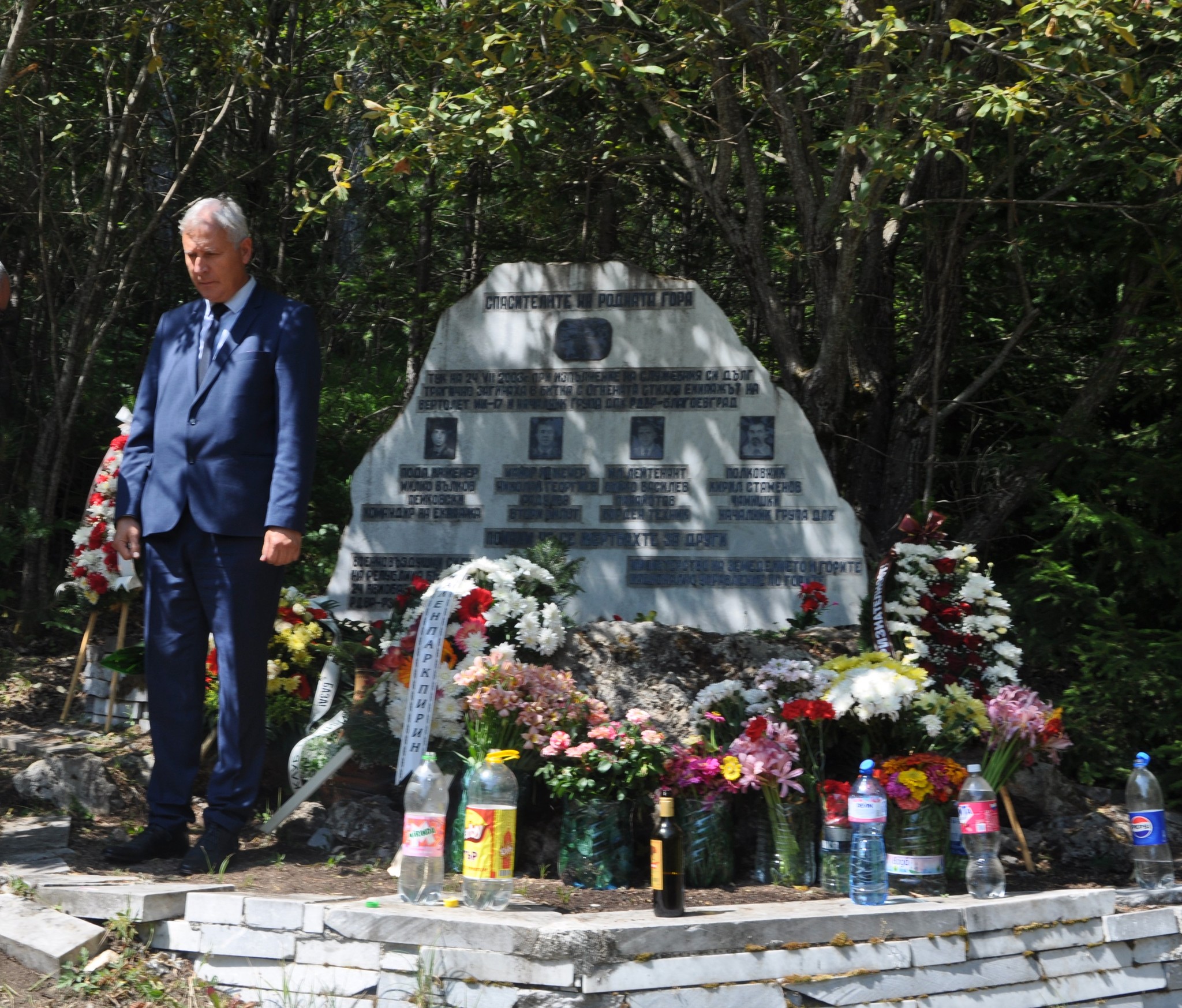 Не са забравени: Разлог сведе глава пред героите, загинали при пожара в местността Бетоловото преди 22 години Не са забравени: Разлог сведе глава пред героите, загинали при пожара в местността Бетоловото преди 22 години