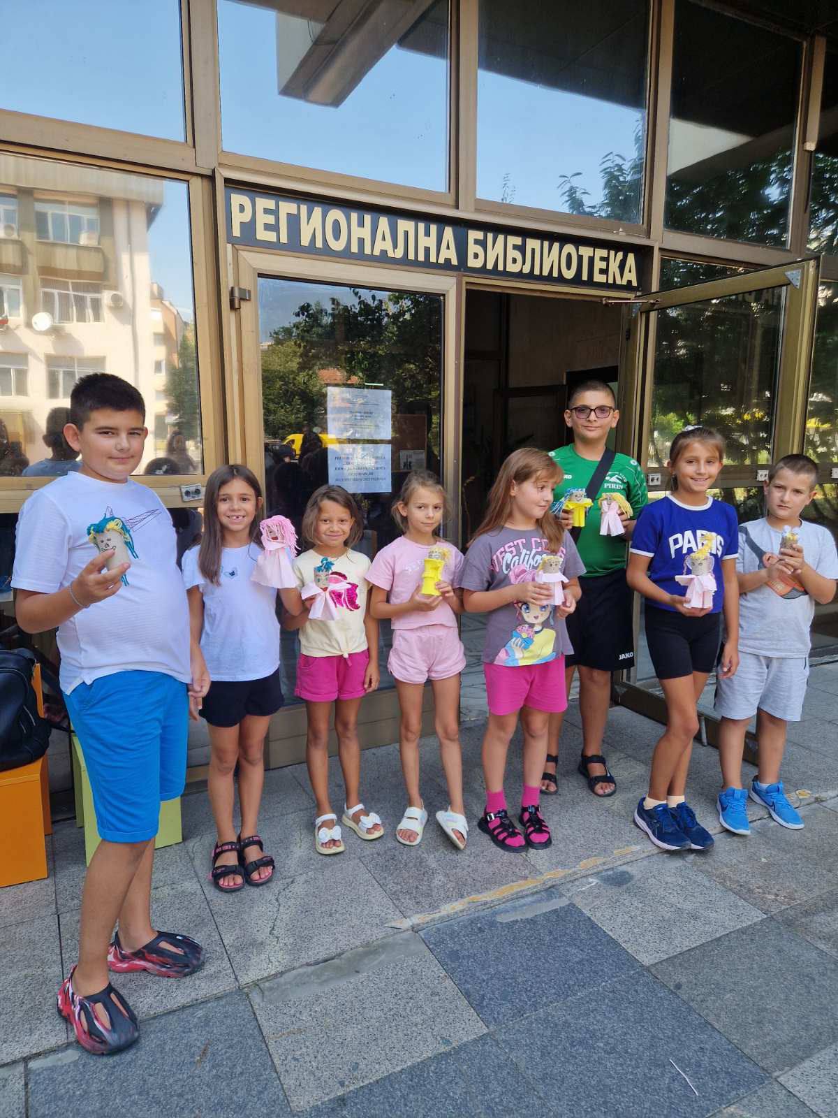 Умни, сръчни и усмихнати деца показаха знания и умения в РБ Димитър Талев в Благоевград Умни, сръчни и усмихнати деца показаха знания и умения в РБ Димитър Талев в Благоевград