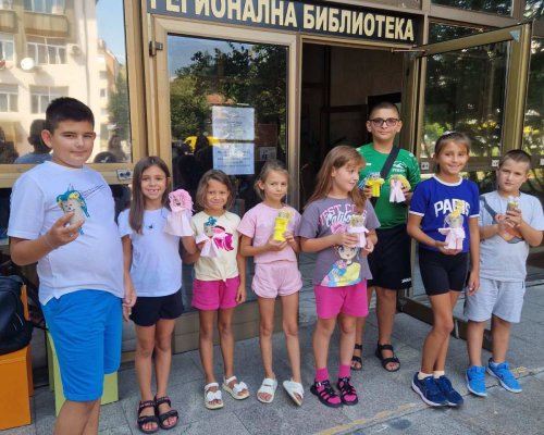 Умни, сръчни и усмихнати деца показаха знания и умения в РБ Димитър Талев в Благоевград