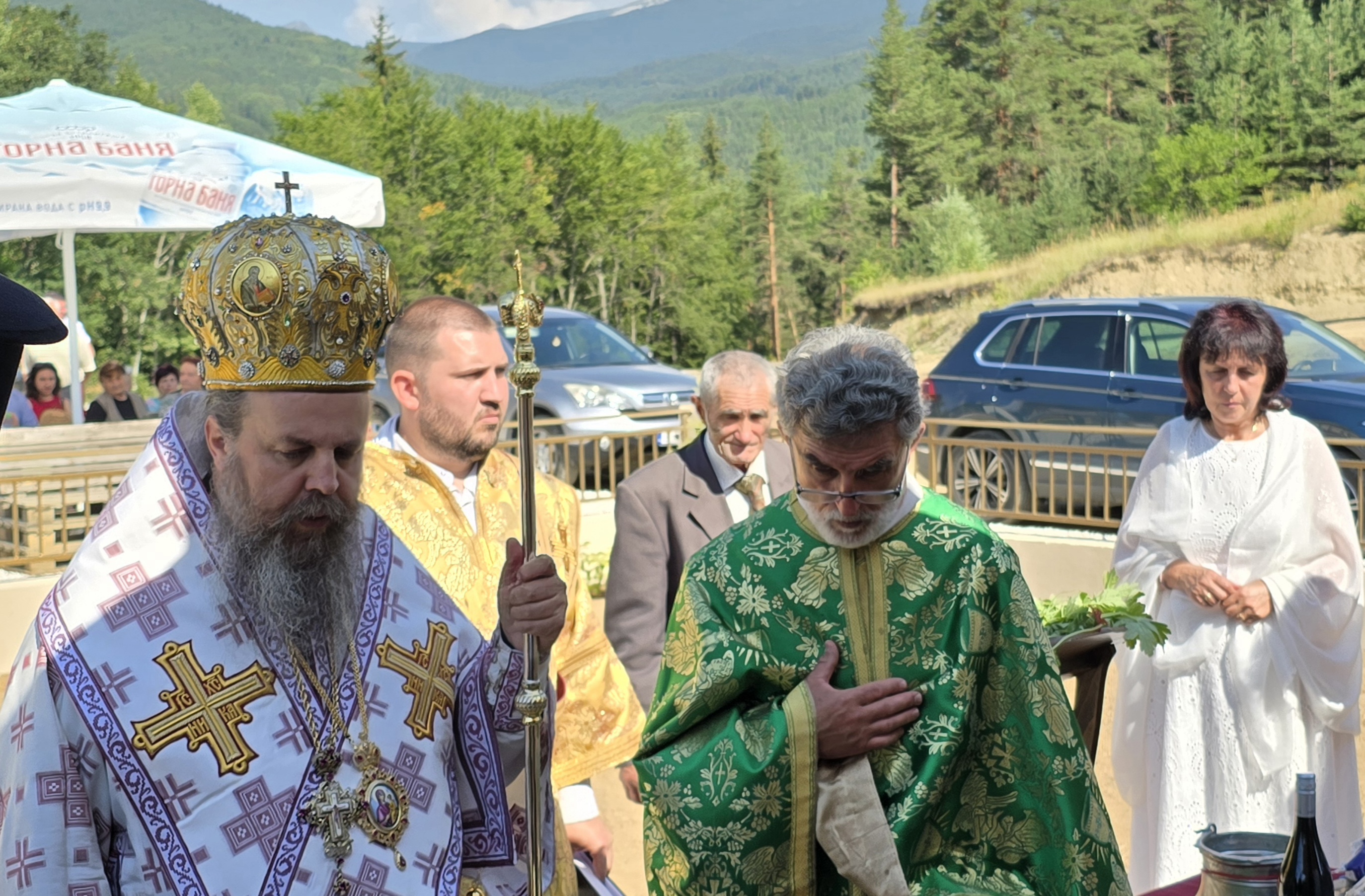 Неврокопският митрополит Серафим освети новия параклис Св. Пантелеймон край Белица, кметът Ревански уважи събитието( ВИДЕО)