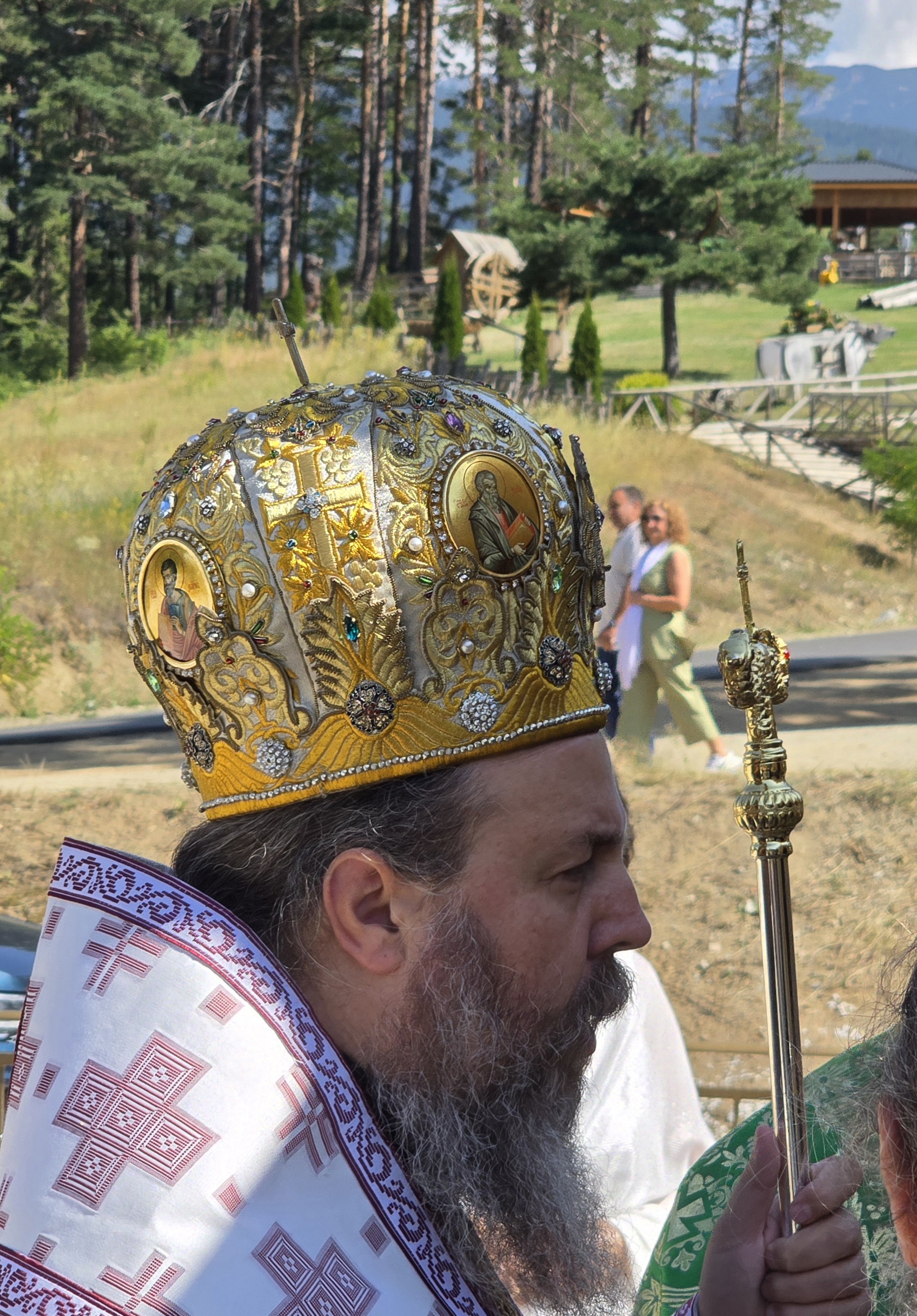 Неврокопският митрополит Серафим освети новия параклис Св. Пантелеймон край Белица, кметът Ревански уважи събитието( ВИДЕО)