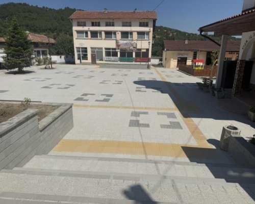 Откриват обновения площад в село Полена