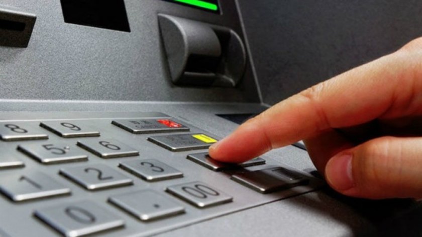 Важна промяна: До 10 безплатни тегления месечно от банкомат