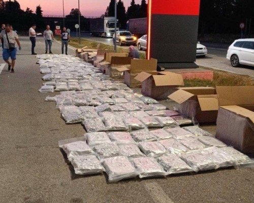 ГДБОП и прокуратурата с нов удар! Задържаха 350 кила марихуана