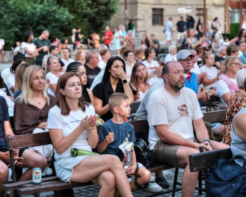 Лятната филмомания под звездите в Банско започна впечатляващо