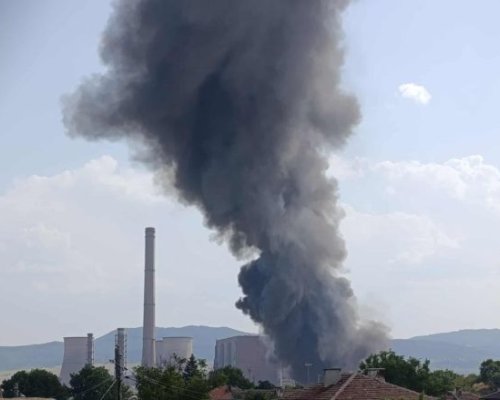 Отново пожар в ТЕЦ Бобов дол горят вагони със слама близо до жп гарата