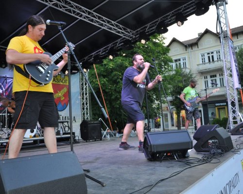Summer Rock Fest-Разлог подкрепи благотворителна кауза