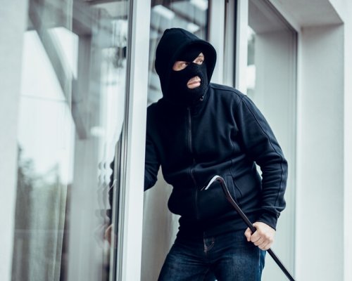 Апаши удариха жилище в Кюстендил, изчезнаха пари и злато, докато собствениците ги нямало за няколко дни