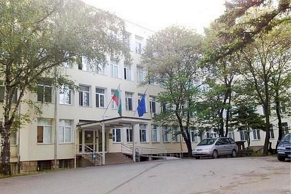 Започна ремонт на помещенията за ядрено-магнитния резонанс и скенера в болницата в Кюстендил Започна ремонт на помещенията за ядрено-магнитния резонанс и скенера в болницата в Кюстендил