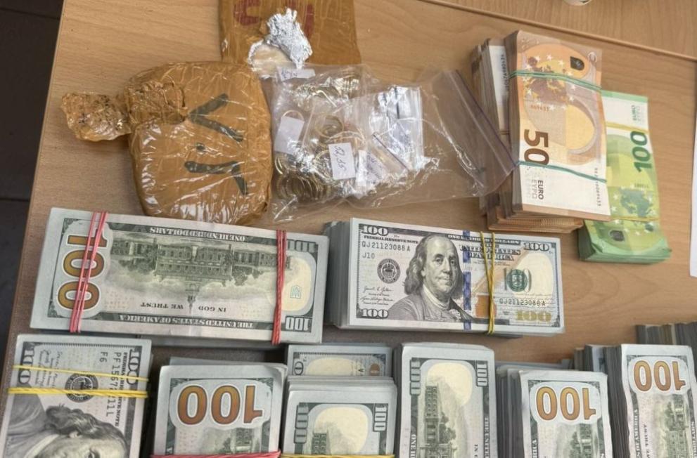 Рекордни 1.5 млн. лева в недекларирана валута и злато задържаха на Капитан Андреево