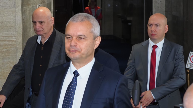 Пет депутати не стигнаха на Възраждане да вкарат нов вот на недоверие