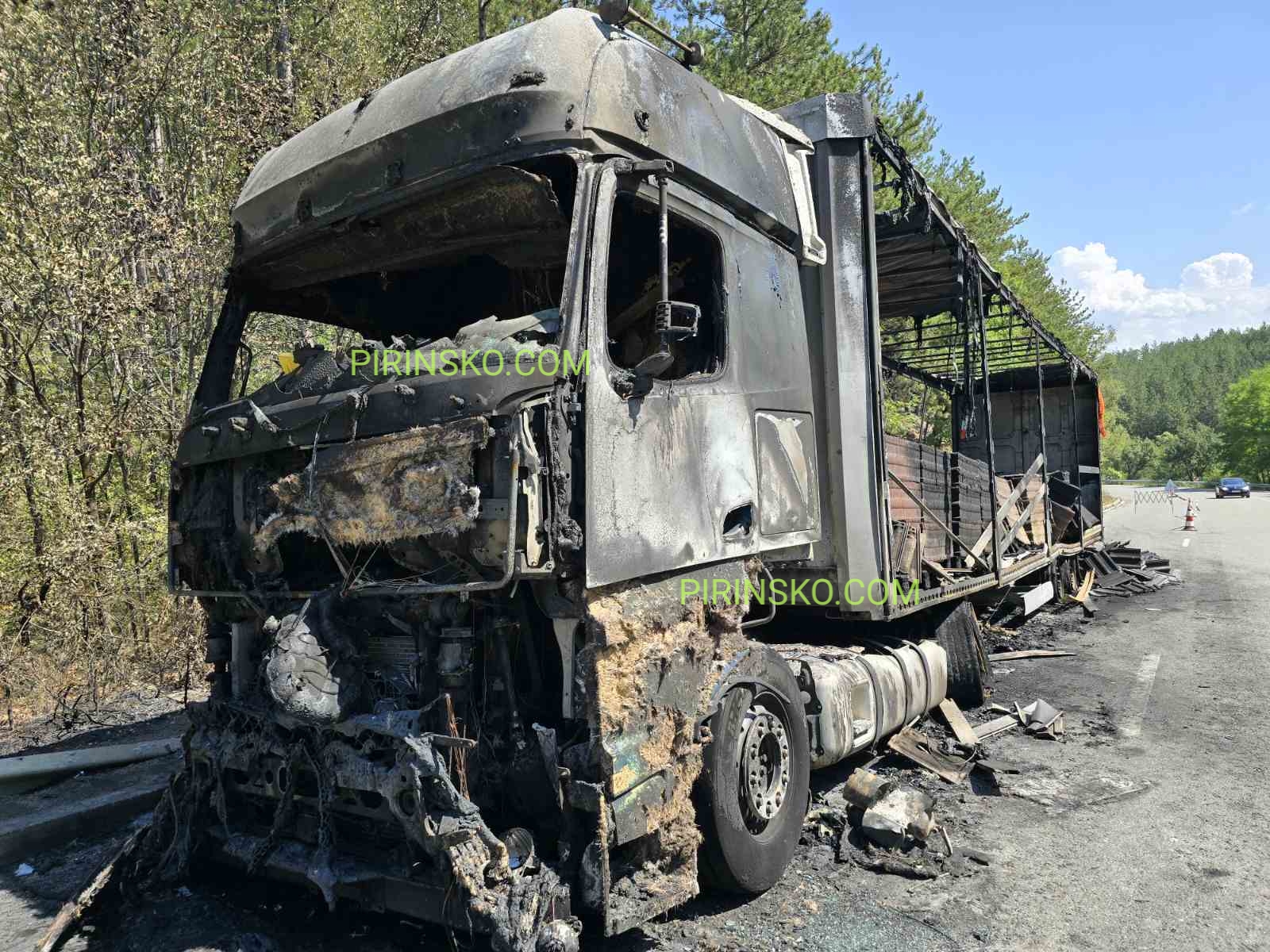 Напълно  изгорял ТИР затруднява движението между Кюстендил и Дупница