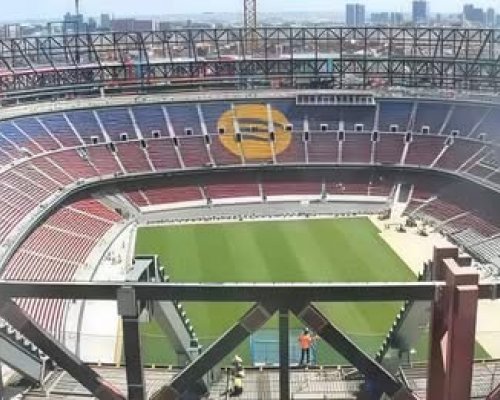 Камп Ноу  вече е с тревна настилка