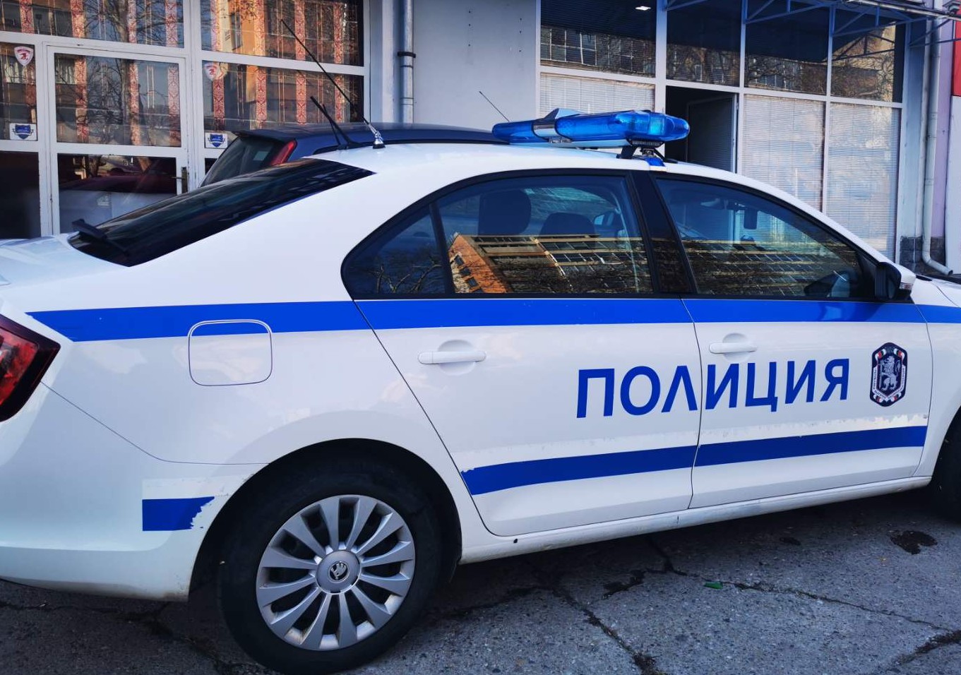 Кражба на портфейл с  голяма сума пари от автомобил в Гоце Делчев, задържаха 56-годишен мъж