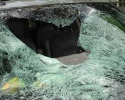 Вандали изпотрошиха Волво в Кюстендил: Срязани гуми и разбито панорамно стъкло посред нощ