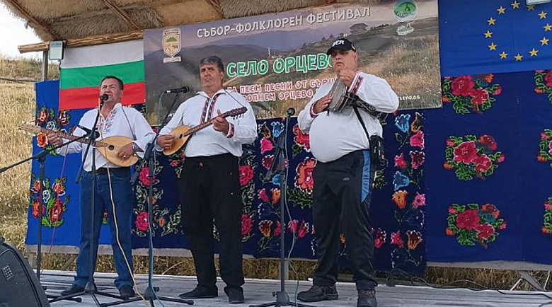 Фестивал разиграва най-високото село на Балканите