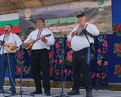 Фестивал разиграва най-високото село на Балканите
