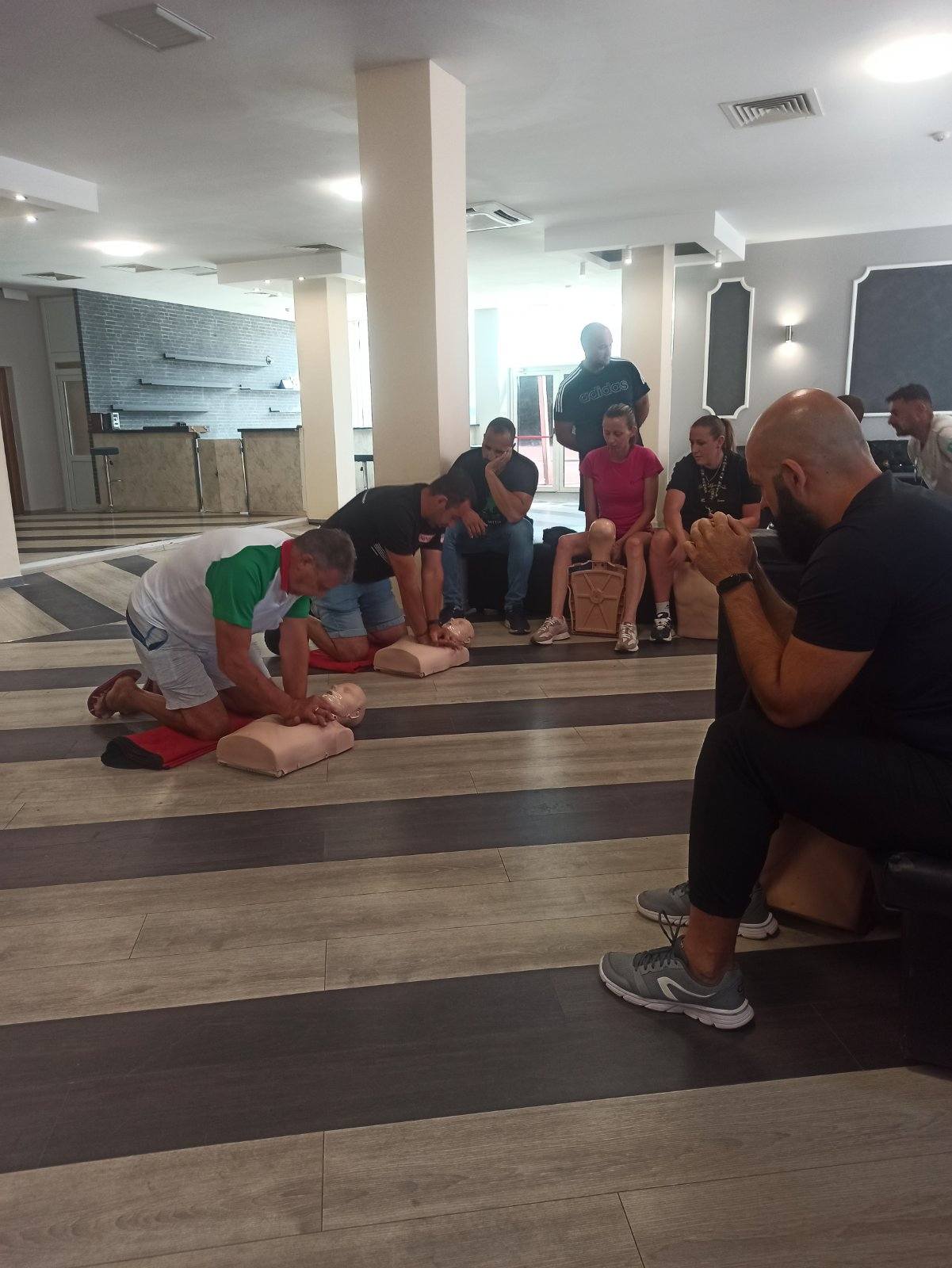 Служители в Спортната зала в Гоце Делчев и треньори на спортни клубове преминаха специализирано обучение