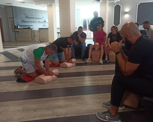 Служители в Спортната зала в Гоце Делчев и треньори на спортни клубове преминаха специализирано обучение