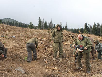 Инж.Д. Дамянов купува Джип за 200 бона на кадровика на ЮЗДП - Благоевград Атанас Проев