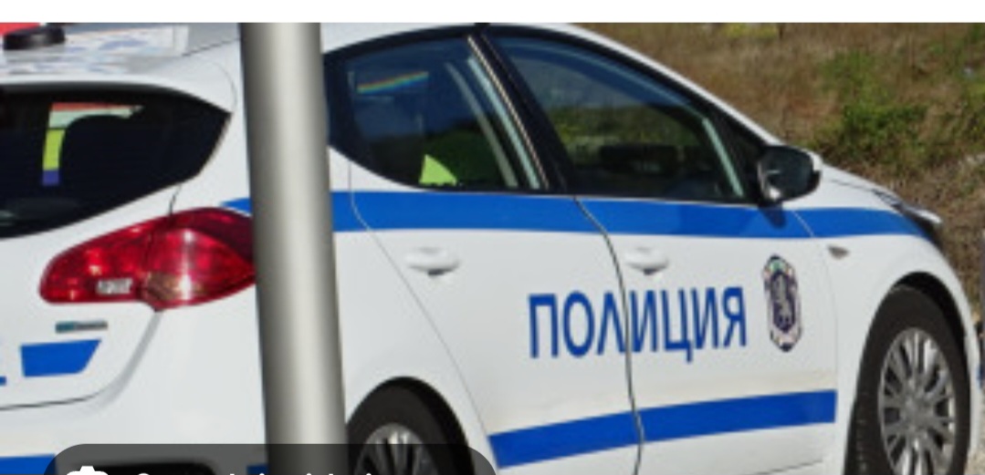 Лек автомобил се удари в електрически стълб в Кюстендил, пострада пътничка Лек автомобил се удари в електрически стълб в Кюстендил, пострада пътничка