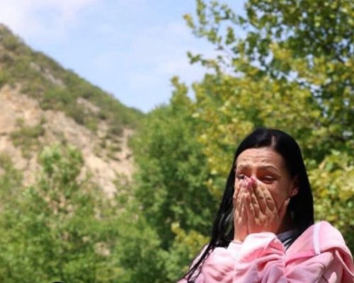 Любовта е във въздуха! Предложение за брак пред храма на Ванга в Рупите разплака всички