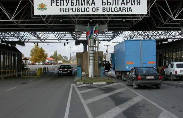 Интензивен е трафикът на леки автомобили през граничните пунктове Калотина, Капитан Андреево и Русе