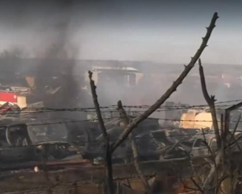 Пожар изпепели 150 коли в автоморга в Харманли