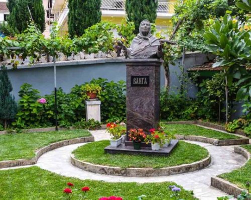 В къщата музей на Ванга в Петрич е подредена изложба на икони и гоблени с лика на Богородица