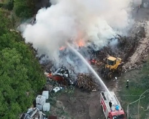 Евакуират Сунгурларе, пожарът отново се разпалва