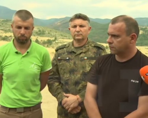 Екипите са изтеглени от един от фронтовете на пожара в Пирин заради върхово горене