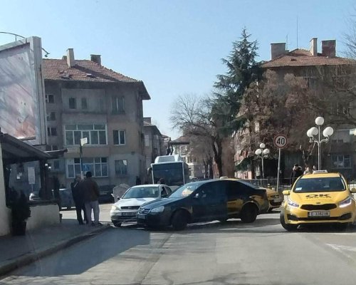 МВР: Двама души са загинали, а 39 са ранени при катастрофи през последното денонощие