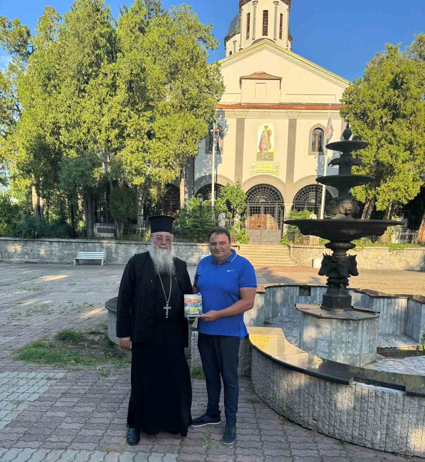 Депутатът Николай Златарски изненада отец Георги Паликарски от Дупница със специален подарък за Голяма Богородица Депутатът Николай Златарски изненада отец Георги Паликарски от Дупница със специален подарък за Голяма Богородица