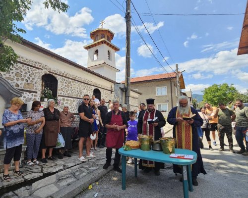 Водосвет и курбан за здраве събраха жители и гости на Добринище