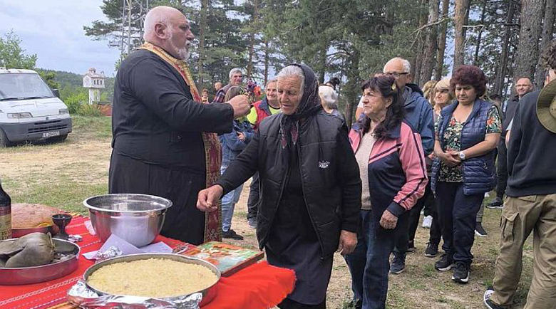 Село Мечкул посрещна миряни за Голяма Богородица