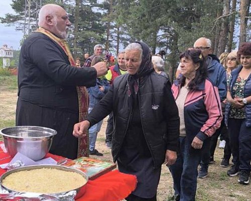 Село Мечкул посрещна миряни за Голяма Богородица