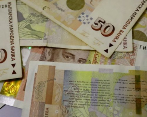 Възрастна жена даде 40 000 лева на мъж, представил се за полицай