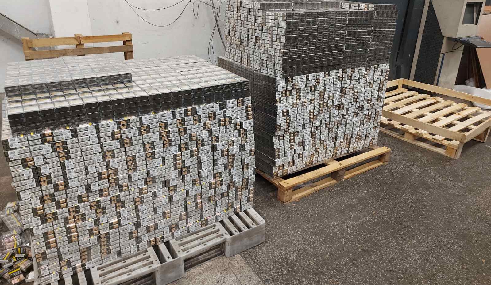 Близо 245 000 къса контрабандни цигари откриха митническите служители на Капитан Андреево
