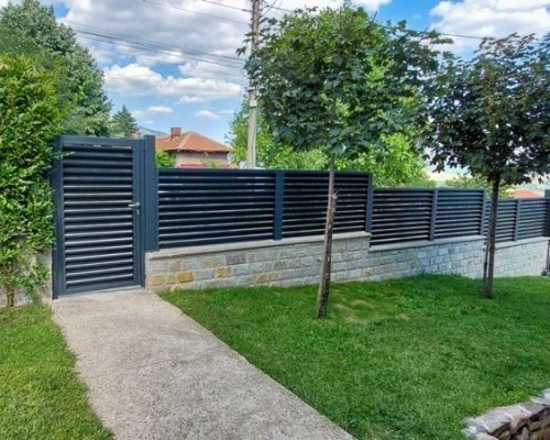 Ограда тип щори-модерно и практично решение за всяка среда