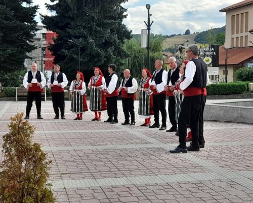 Фолклорен ансамбъл Белица показа истинска отдаденост и любов към изкуството